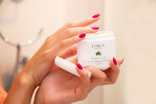 Load image into Gallery viewer, Tea Tree Face Mask